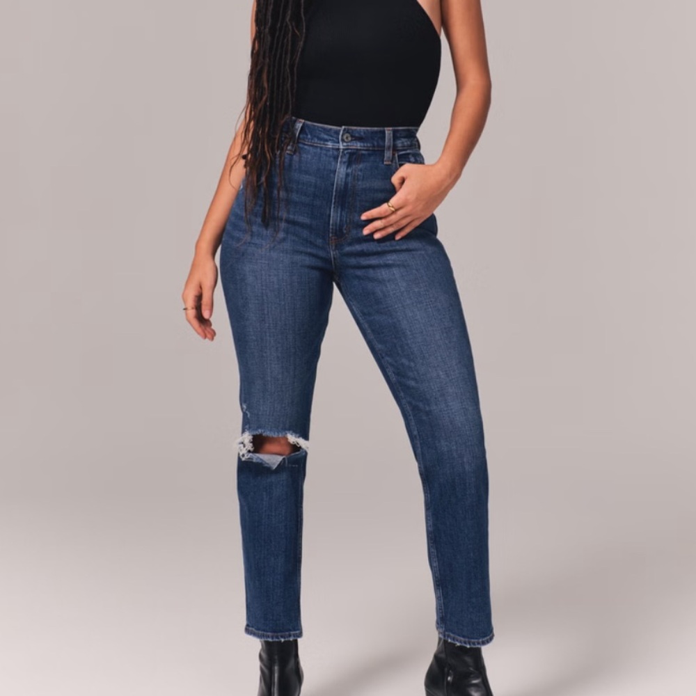 Abercrombie distressed high waisted ankle cropped jean. Curve Love series.